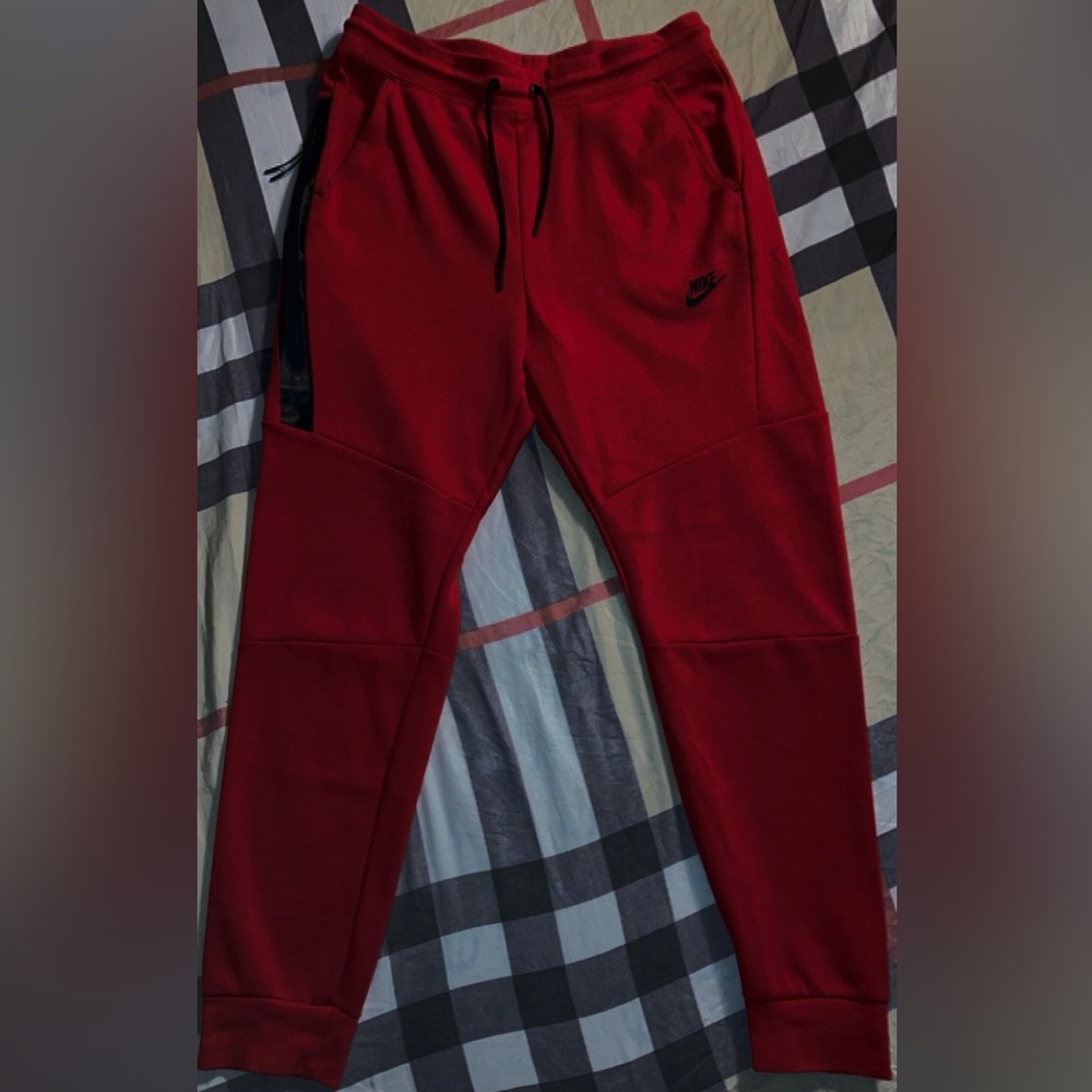 SOLD‼️ Nike Sportswear Tech Fleece Joggers Sweatpants in Red. men’s size Medium